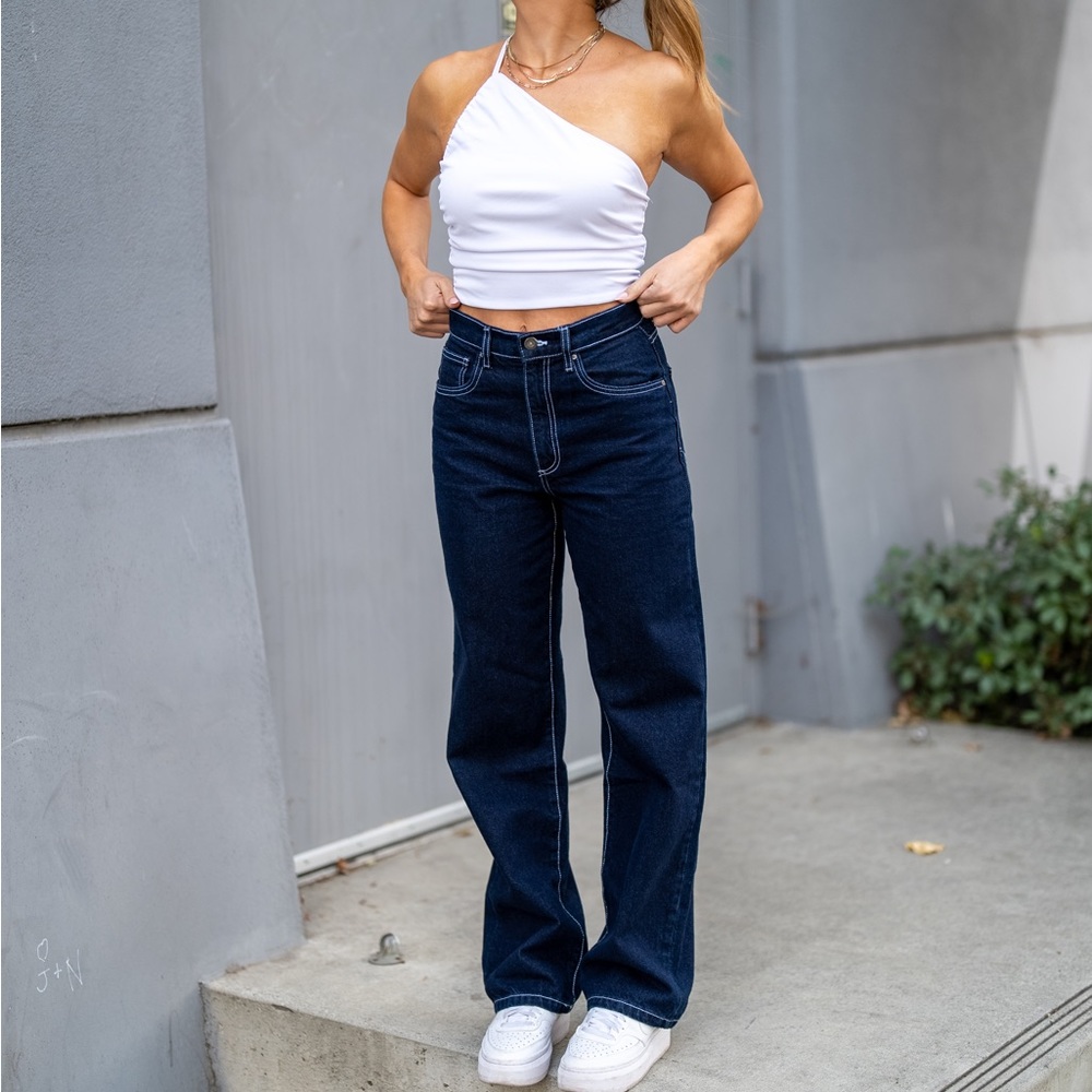 Loose straight jeans